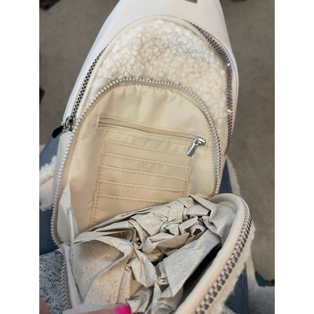 House of Harlow 1960 NWT Cream Off White Sherpa Sling Bag One Shoulder Backpack - Picture 5 of 7